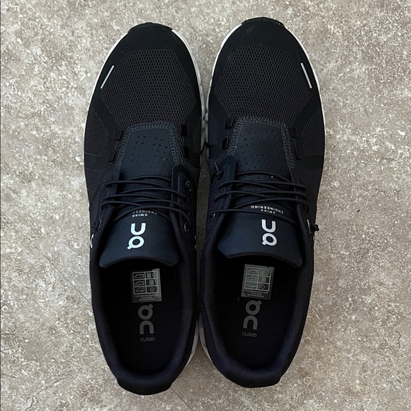 On Running Men's Black Athletic Shoes - Picture 1 of 2